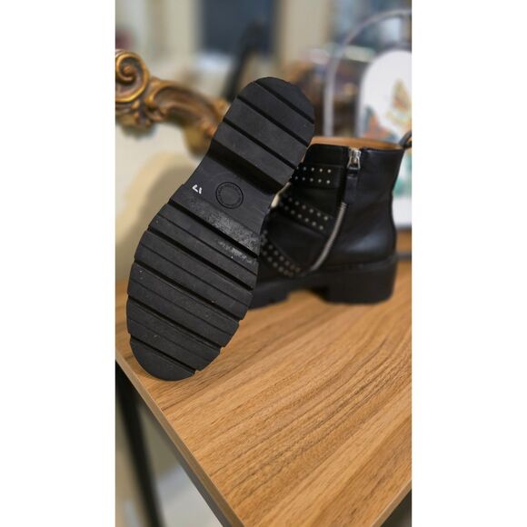 Pull&Bear Women's Black Studded Multi Buckle Chunky Soled Boots Size 7 - Picture 5 of 5